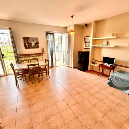 Trilo Priscilla, Vicino Al Mare Марчелли