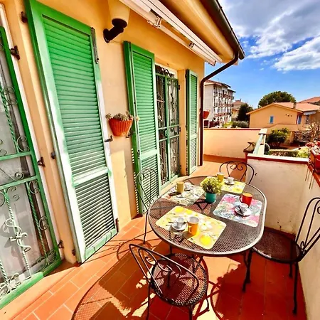 Trilo Priscilla, Vicino Al Mare * Марчелли